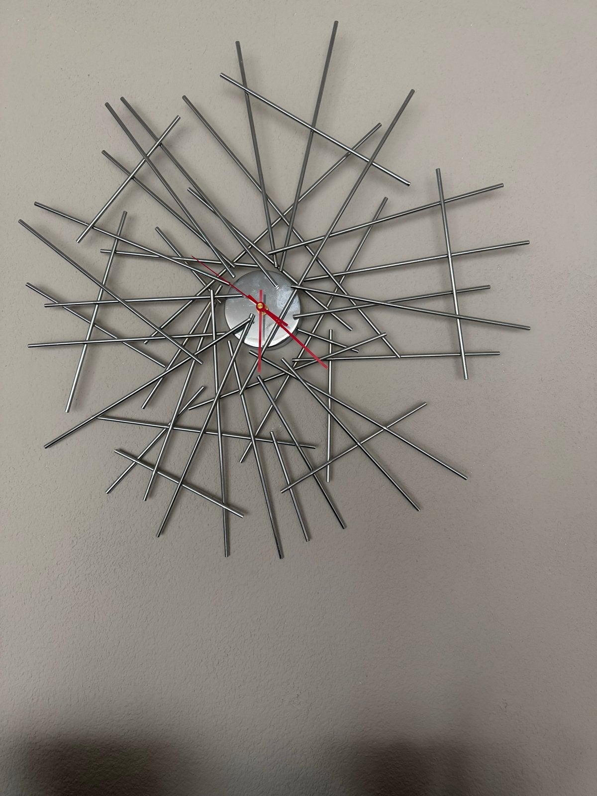 Alessi Moderne wandklok - Zilverkleurig metaal, Ophalen, Wandklok, Analoog, Werkt op batterijen