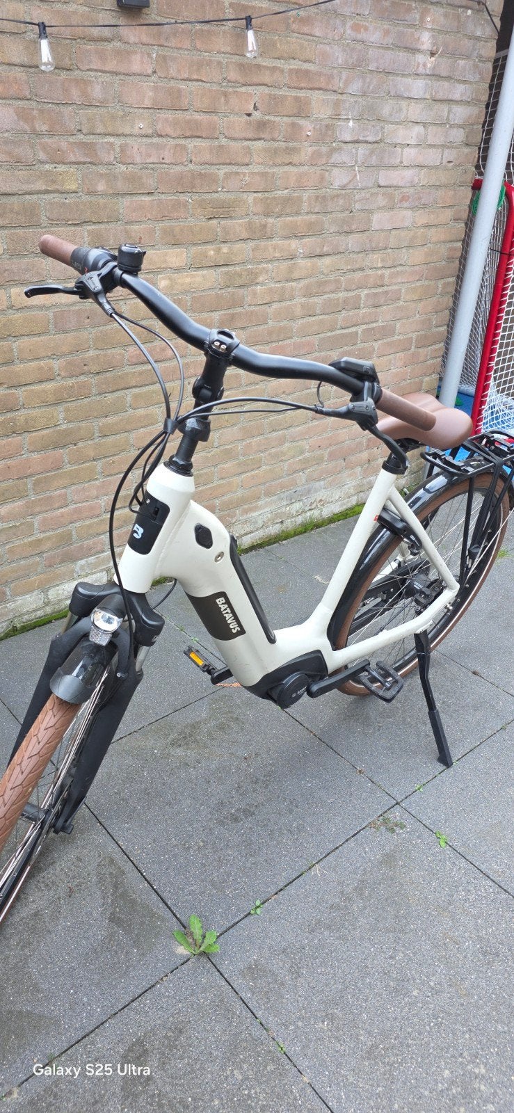 Batavus Altura Electirische Fiets, wit, 56 cm frame, Ophalen, Batavus, Zo goed als nieuw, 50 km per accu of meer