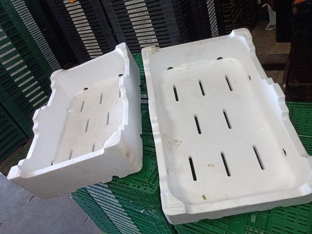 Piepschuim bakken, afm 60x40x12 en 60x40x9, Ophalen, Gebruikt