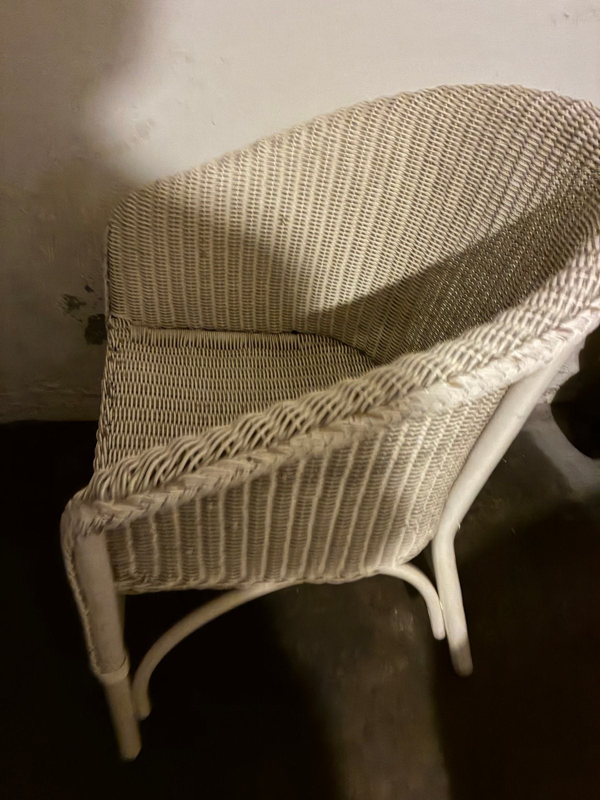 Witte en bruine rotan stoelen -, Ophalen, Gebruikt, Drie, Wit