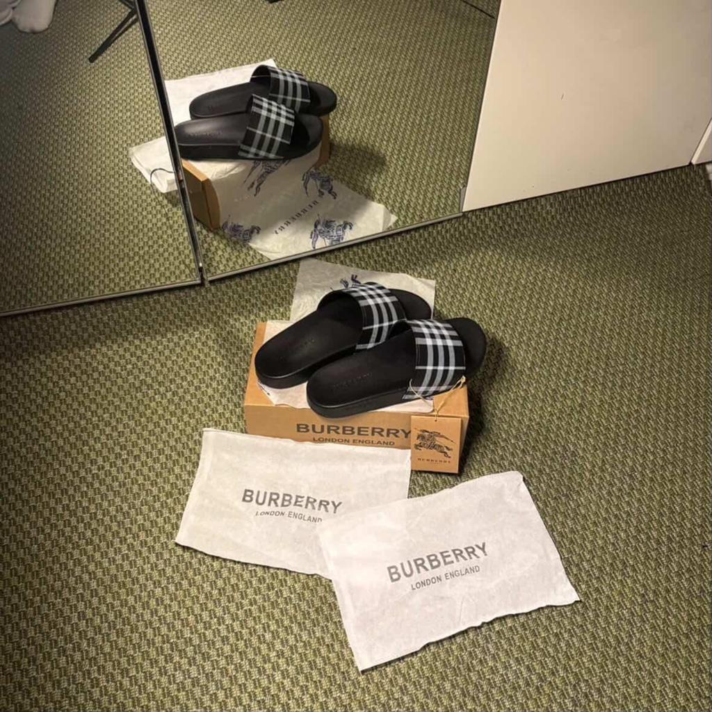 Burberry Slides – Maat 42 – Nieuw in doos, Ophalen of Verzenden, Nieuw, Zwart