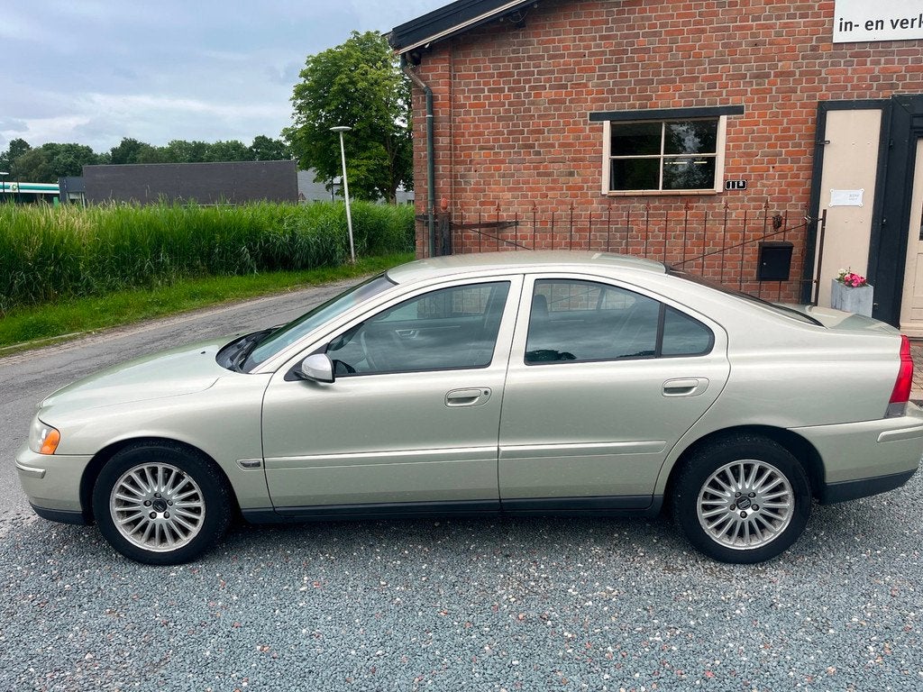 Volvo S60 2.4 Edition ( Automaat + Climate controle + Cruise, Stof, Zwart, S60, Beige