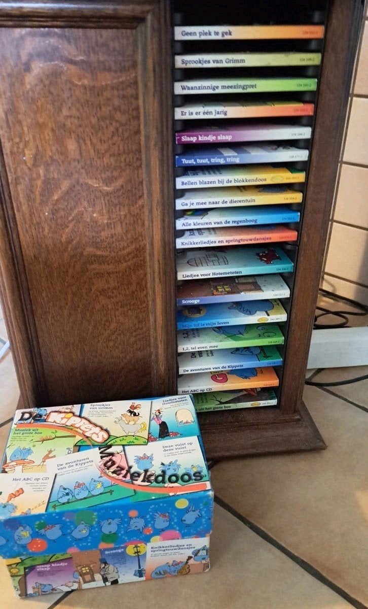 De Kippets muziekdoos 15 cd's + 17 bijbehorende boekjes, Ophalen, Gebruikt