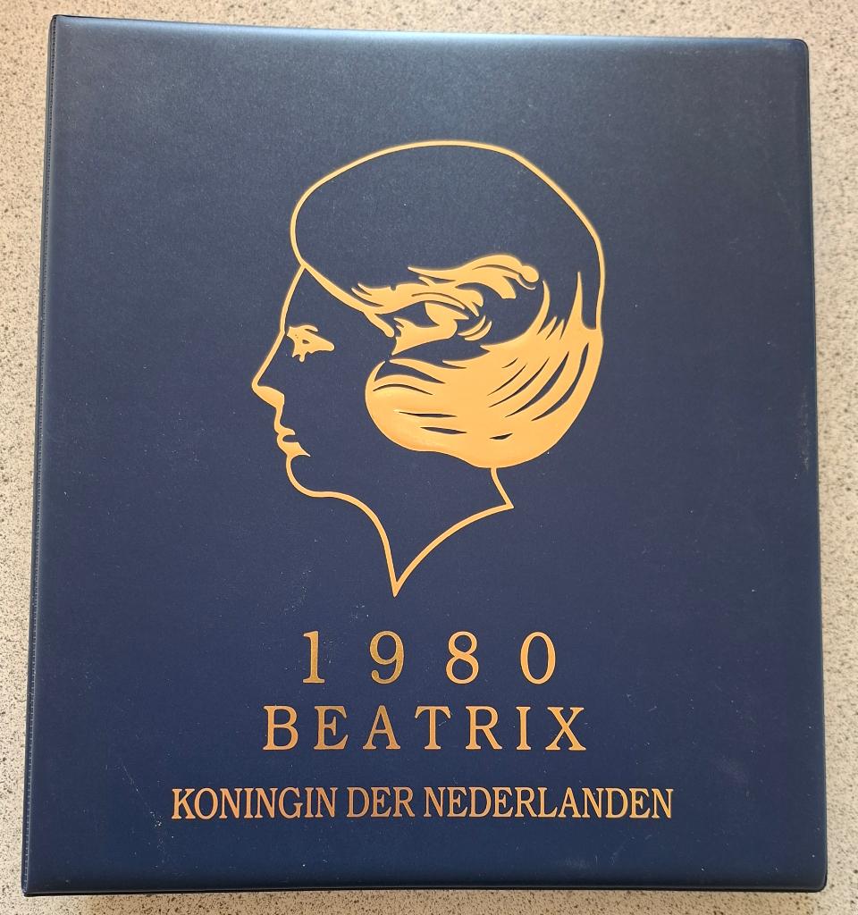 Beatrix munten in album compleet excl, zilver, Postzegels en Munten, Munten | Nederland, Setje, Overige waardes, Koningin Beatrix
