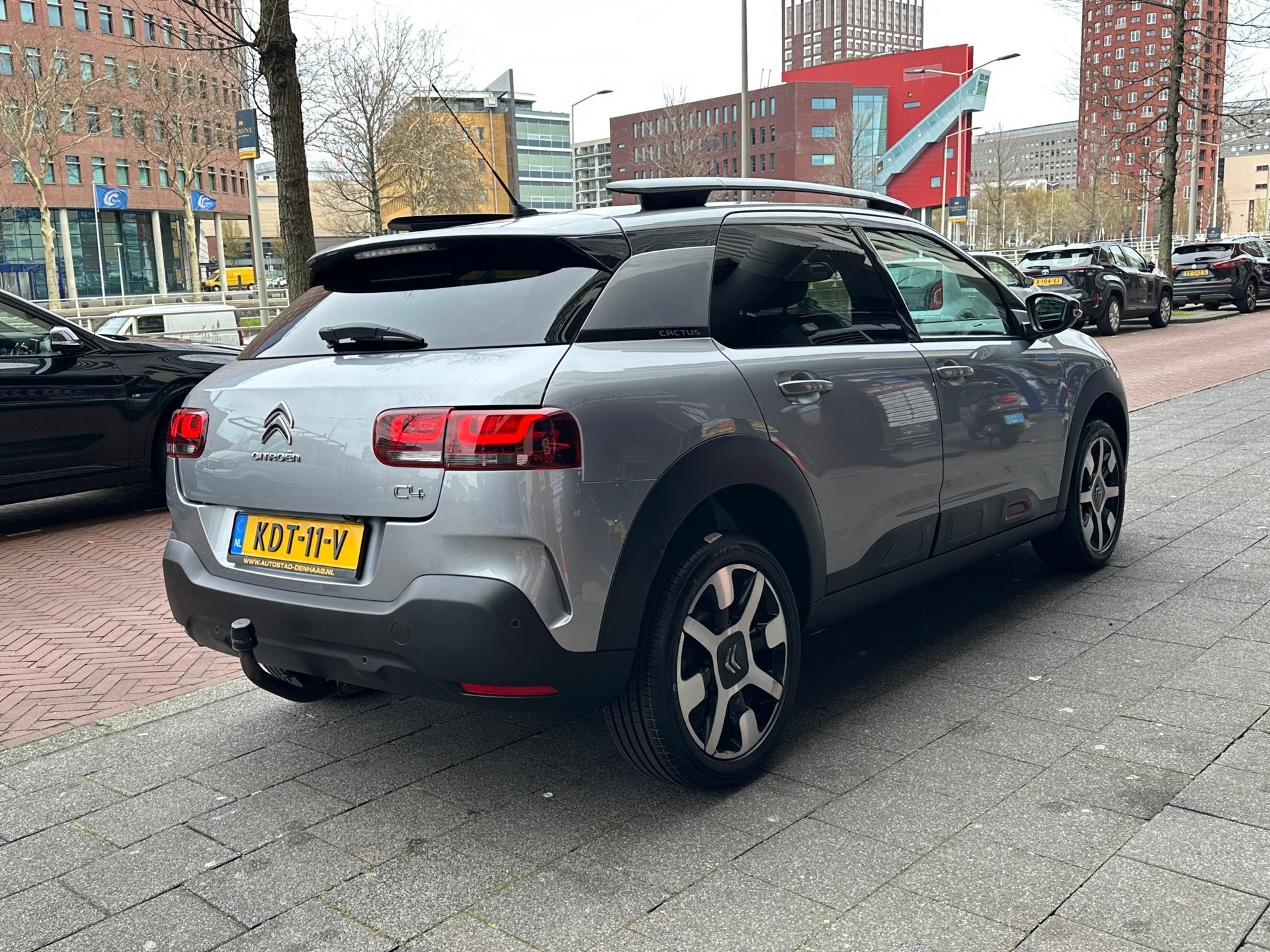 Citroen C4 Cactus 1.2 PureTech Shine Aut Navi Camera Carplay, Stof, Gebruikt, Euro 6, Automatische klimaatregeling