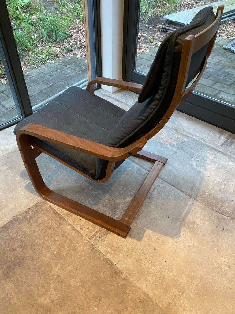 Comfortabele fauteuil met houten frame en stoffen bekleding, Gebruikt, Zwart, Ophalen of Verzenden, Eén