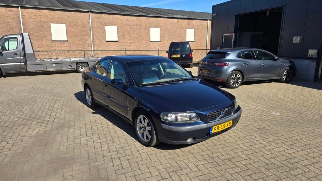 Volvo S60 2.4 170PK 2003 Blauw, Voorwielaandrijving, 1442 kg, 1800 kg, Beige