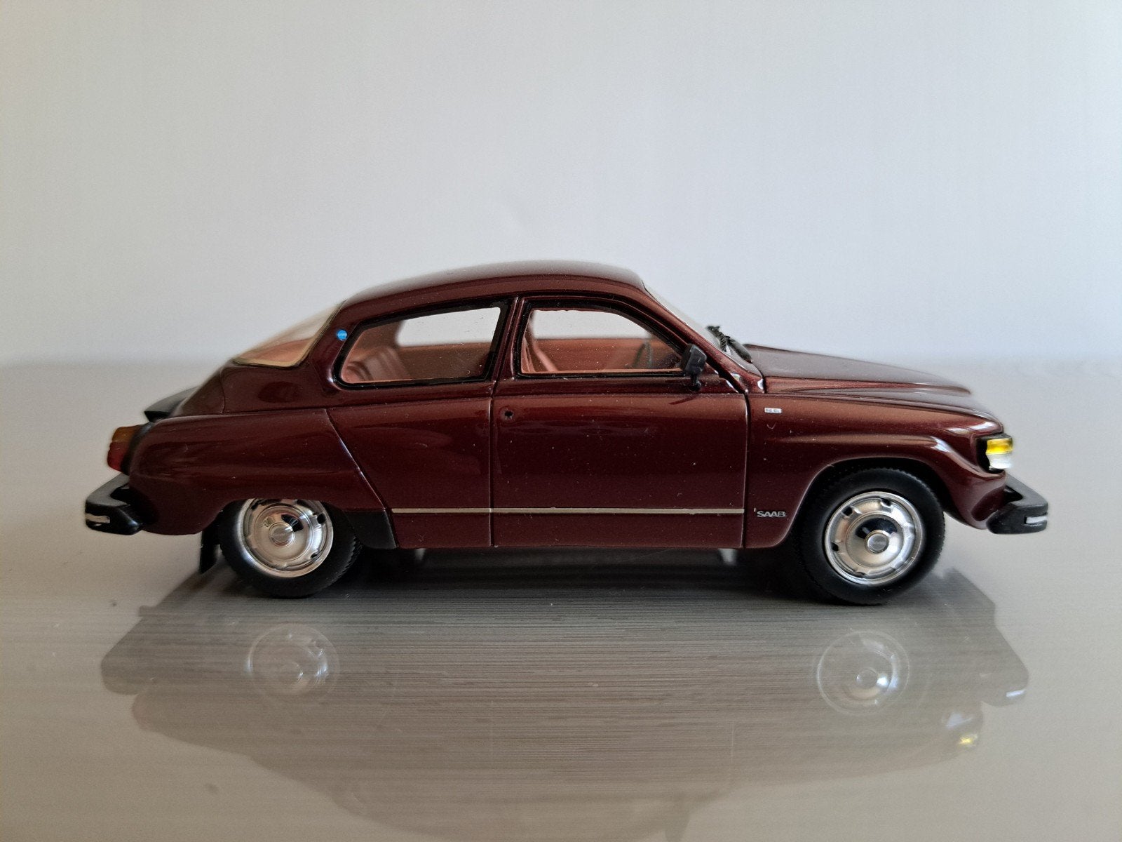 Saab 96GL V4 in schaal 1:43 van Neo, nieuw, Hobby en Vrije tijd, Modelauto's | 1:43, Ophalen of Verzenden, Nieuw, Auto, Overige merken