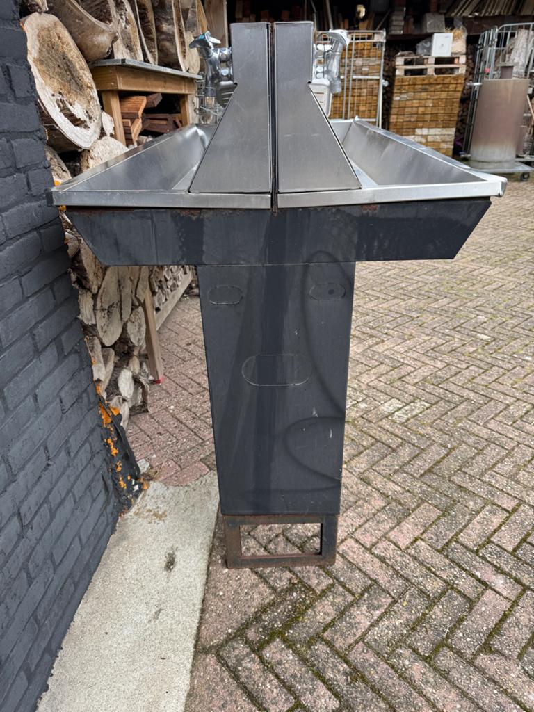 RVS wastafel dubbel met 6 kranen (warm/koud), Ophalen, Gebruikt, Rvs, Wastafel