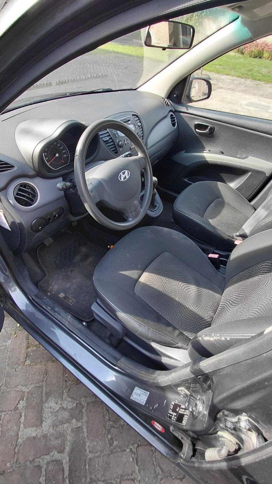 Foto 8 van Hyundai i10 1.1 I 5DR 2012 Grijs