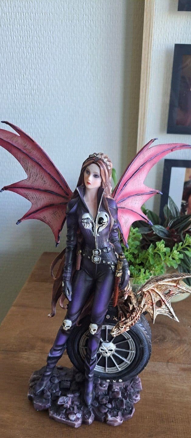 Naira met draakje, Verzamelen, Lord of the Rings, Beeldje of Buste, Ophalen of Verzenden