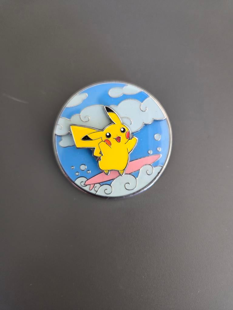 Celebrations Flying & Surfing pikachu pin, Ophalen of Verzenden, Zo goed als nieuw, Meerdere kaarten