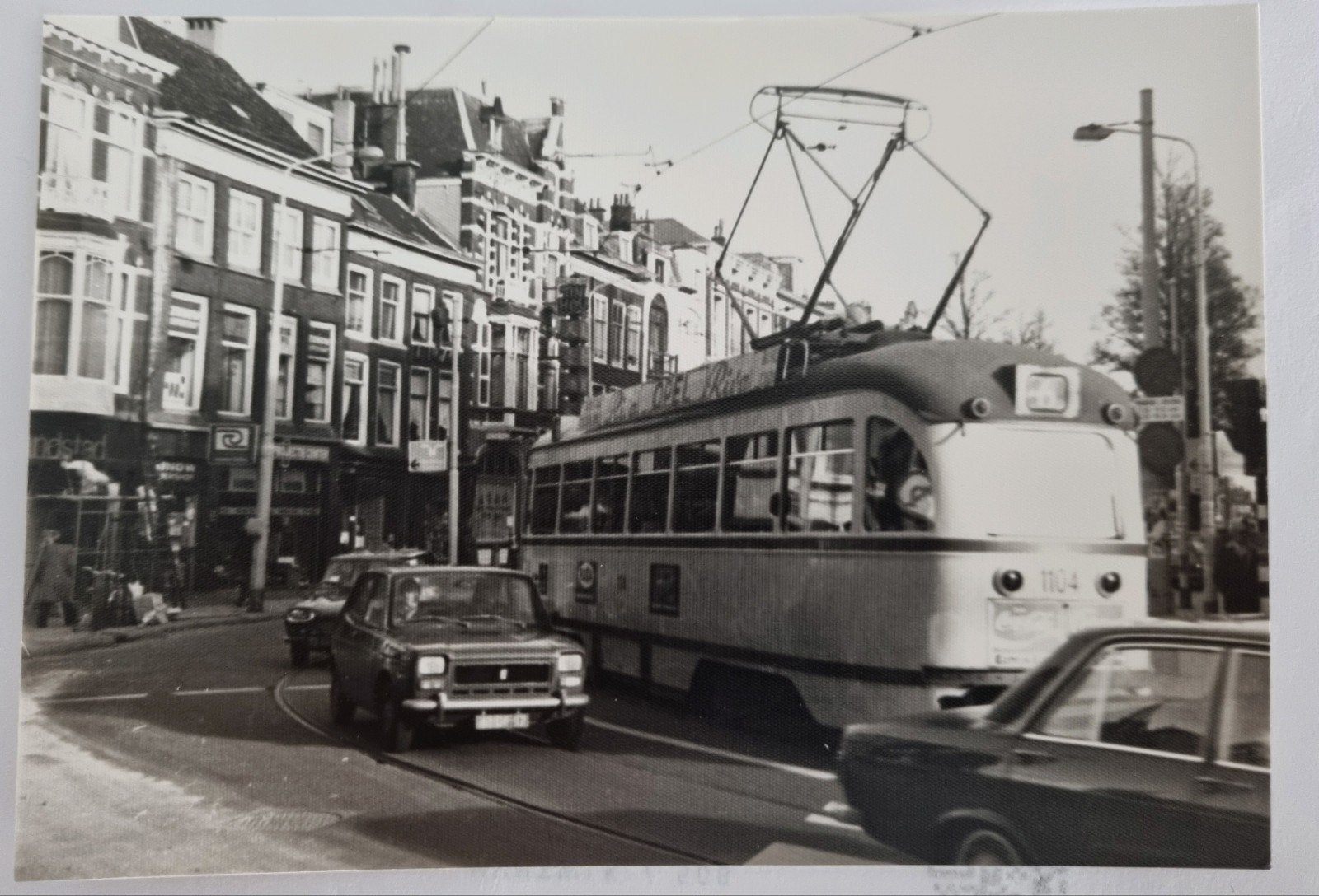 Foto Den Haag Herengracht met PCC tram (1974), 1960 tot 1980, Gebruikt, Foto, Ophalen of Verzenden