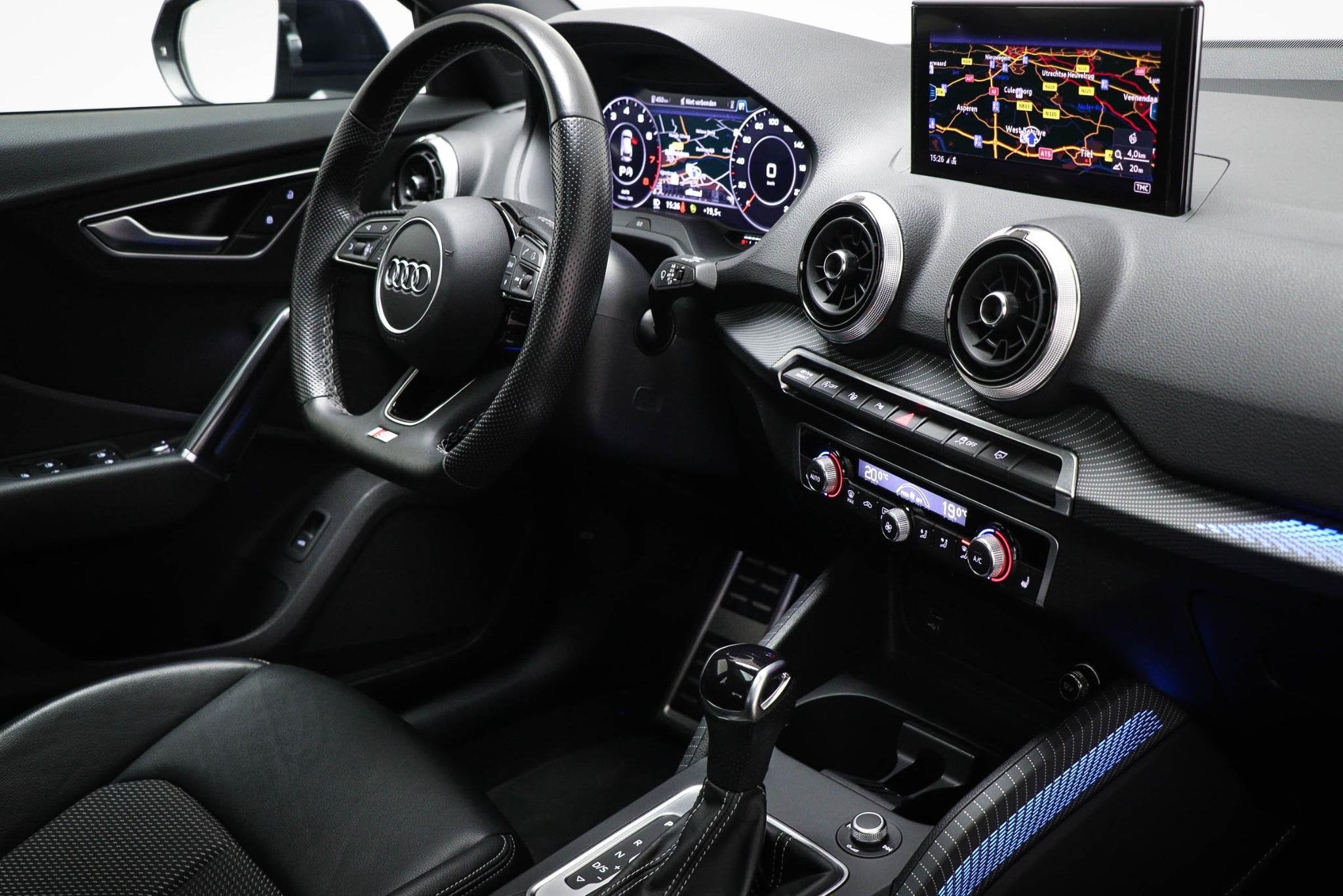 Audi Q2 35 TFSI Edition one | COMFORT PLUS PACK | PANORAMADA, 4 cilinders, Blauw, Leder, Bedrijf