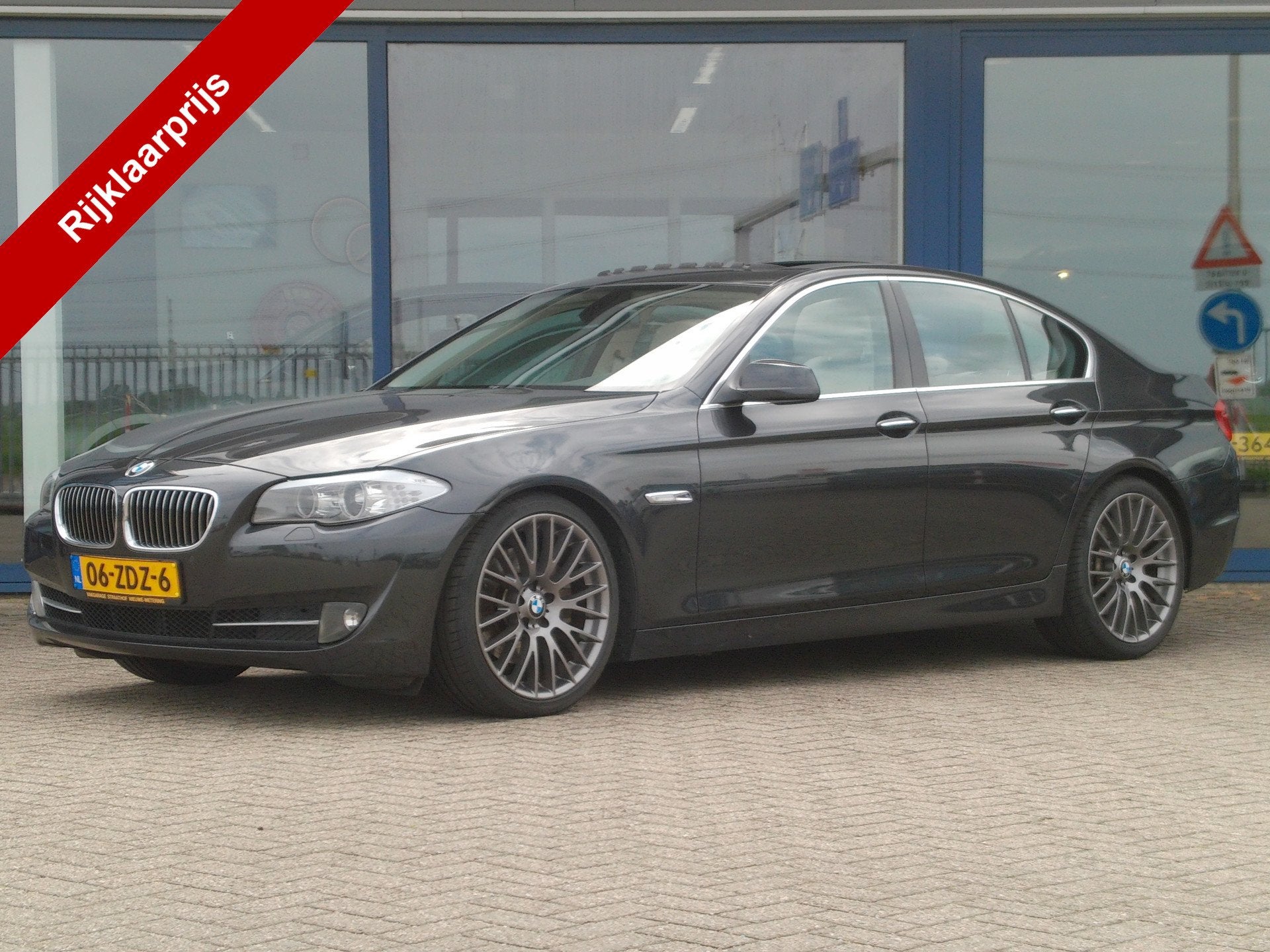 BMW 5 Serie 535i Upgrade Edition, Afn.Trekhaak / Leder / Xen, Auto's, Euro 5, Gebruikt, Beige, 1675 kg