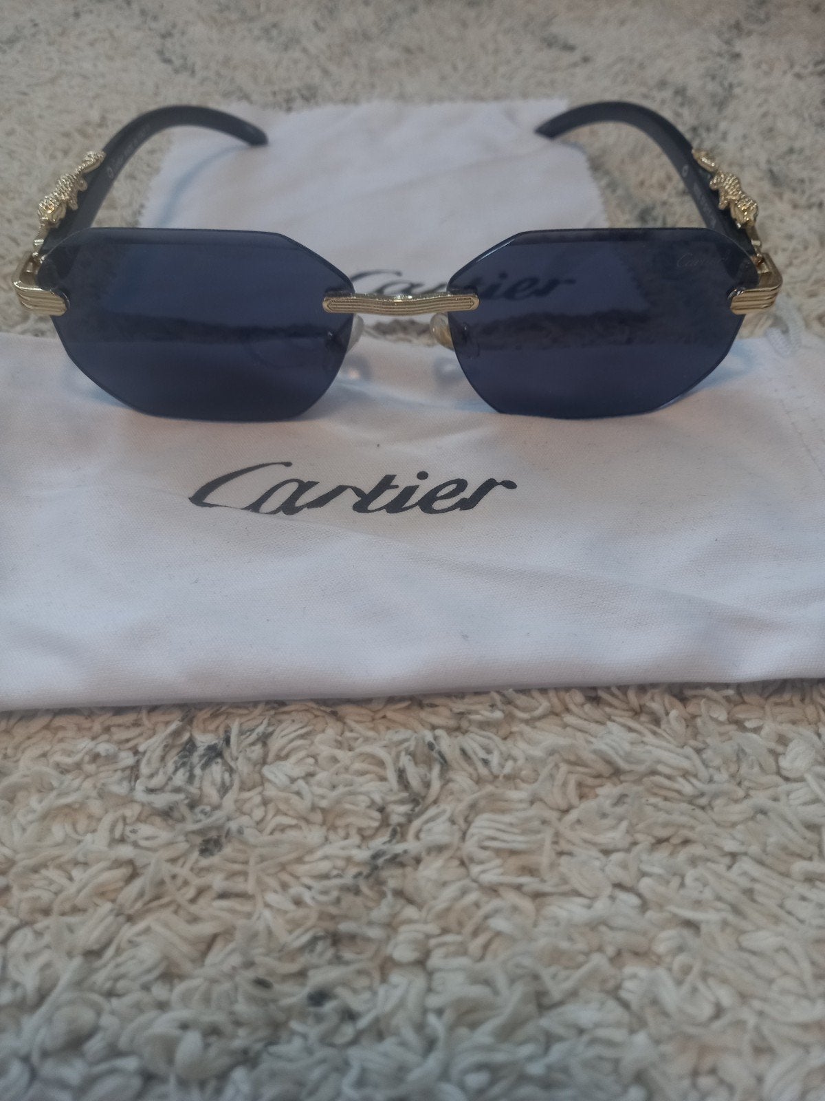 Gloednieuwe Cartier heren zonnebril met gouden accent, Sieraden, Tassen en Uiterlijk, Zonnebrillen en Brillen | Heren, Overige merken