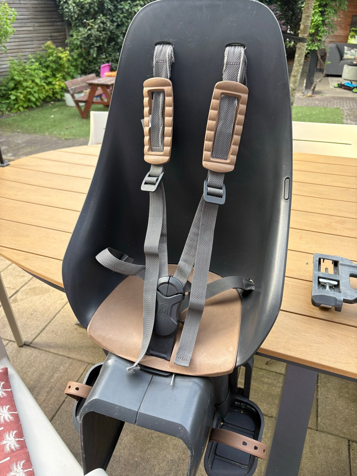 Urban Iki Achterzitje zwart (grijs) / bruin, Achterzitje, Ophalen, 15 t/m 25 kg, Gebruikt