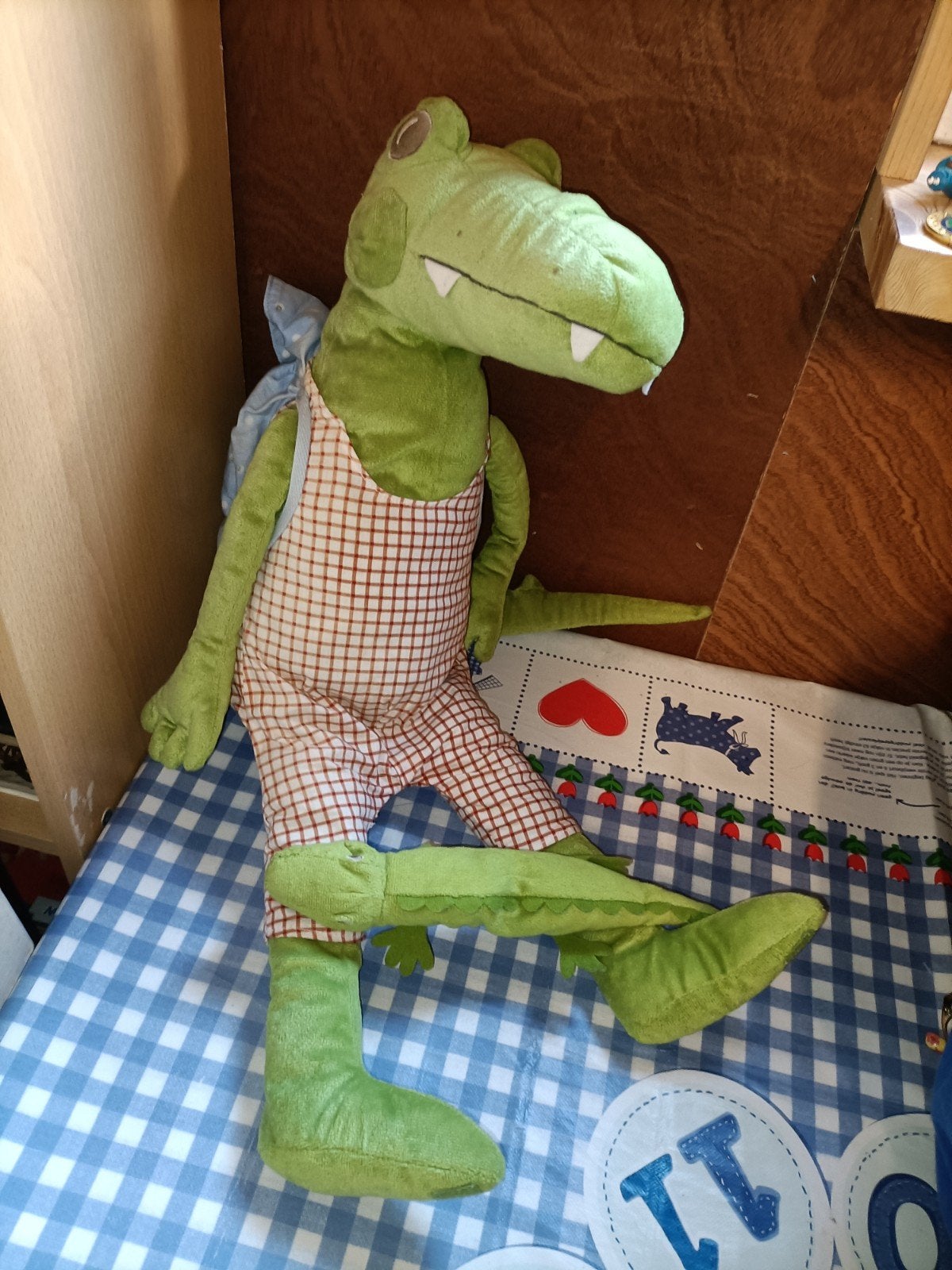 Ikea krokodil knuffel met kind in rugzak Fabler 55 cm groot, Ophalen of Verzenden, Zo goed als nieuw, Overige typen