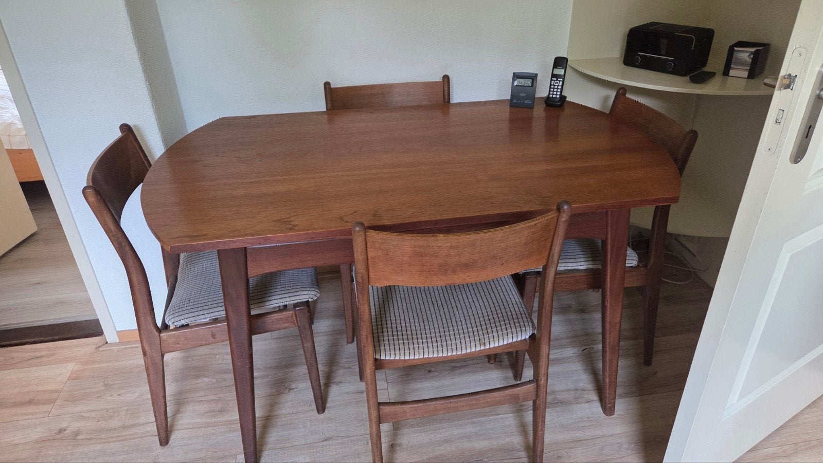 Eettafel, rechthoekig en rond.  Met 4 stoelen, Huis en Inrichting, Ophalen, Gebruikt, 4 tot 6 stoelen