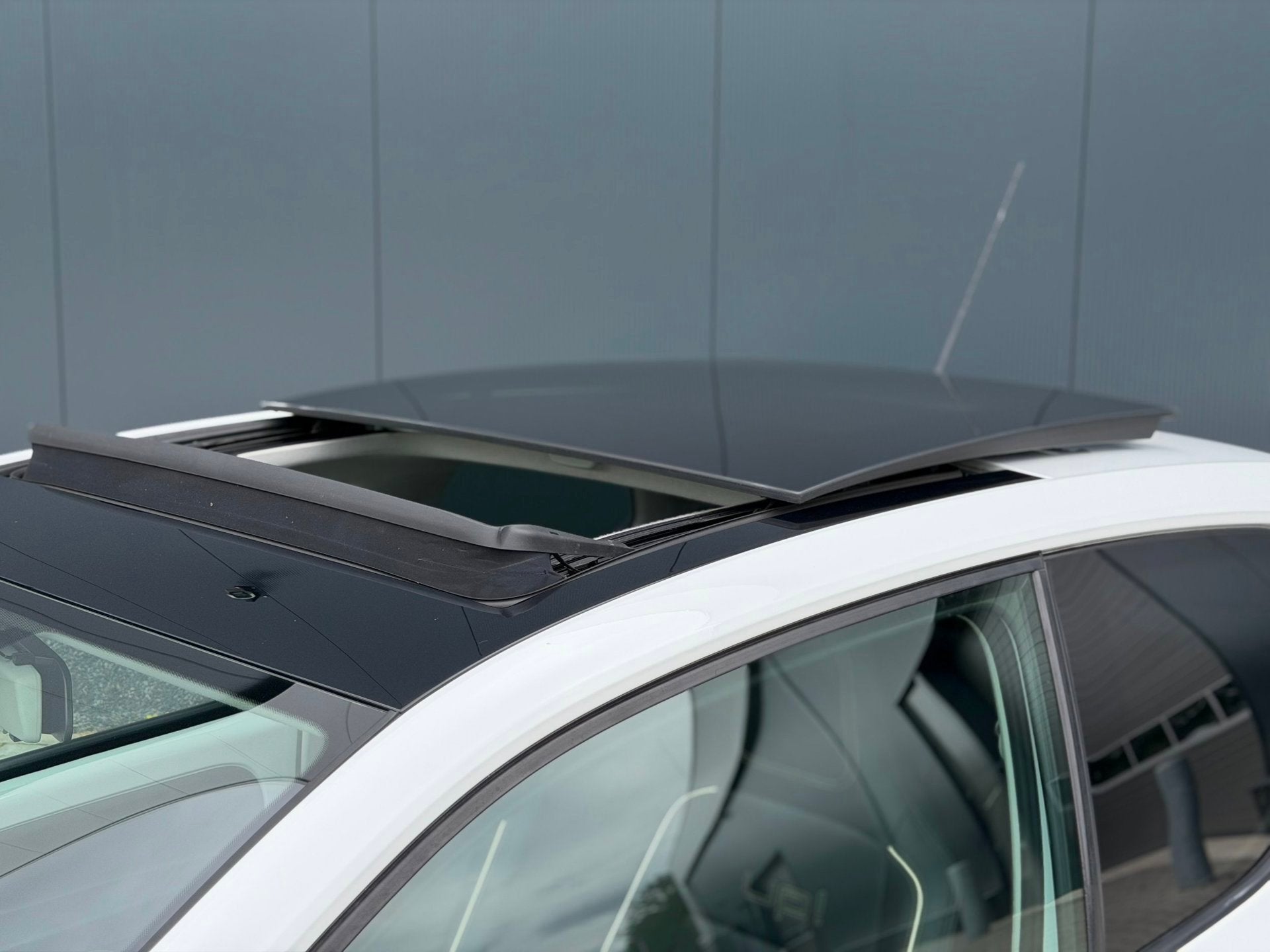 Volkswagen Up! 1.0 White Up | PANO | CRUISE | AIRCO | STOELV, Voorwielaandrijving, Gebruikt, 840 kg, 4 stoelen