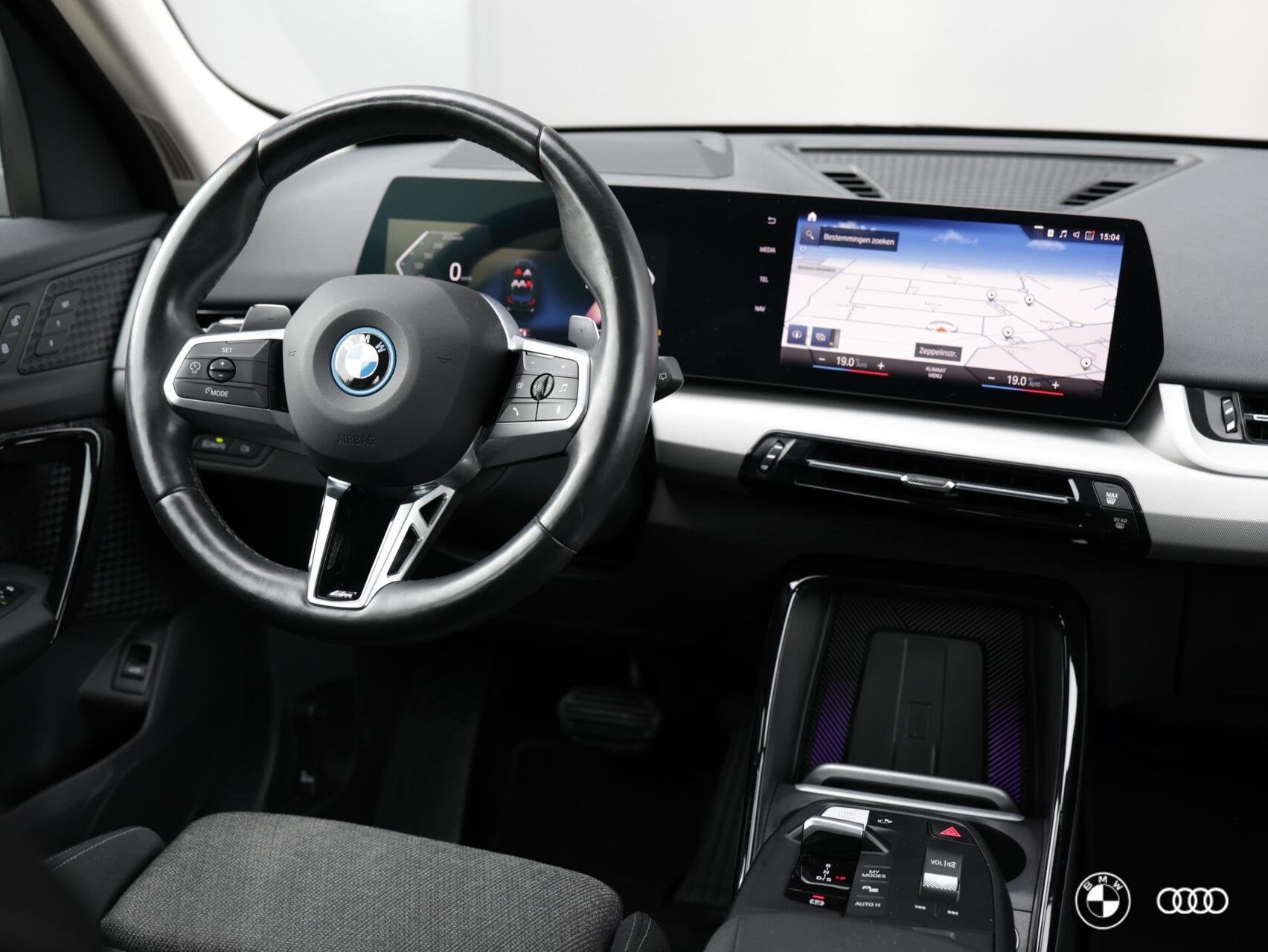 BMW X1 xDrive25e / ACC / HEAD-UP / EL STOELEN / EL TREKHAAK, Auto's, Dealer onderhouden, Stof, Met garantie (alle), Bedrijf