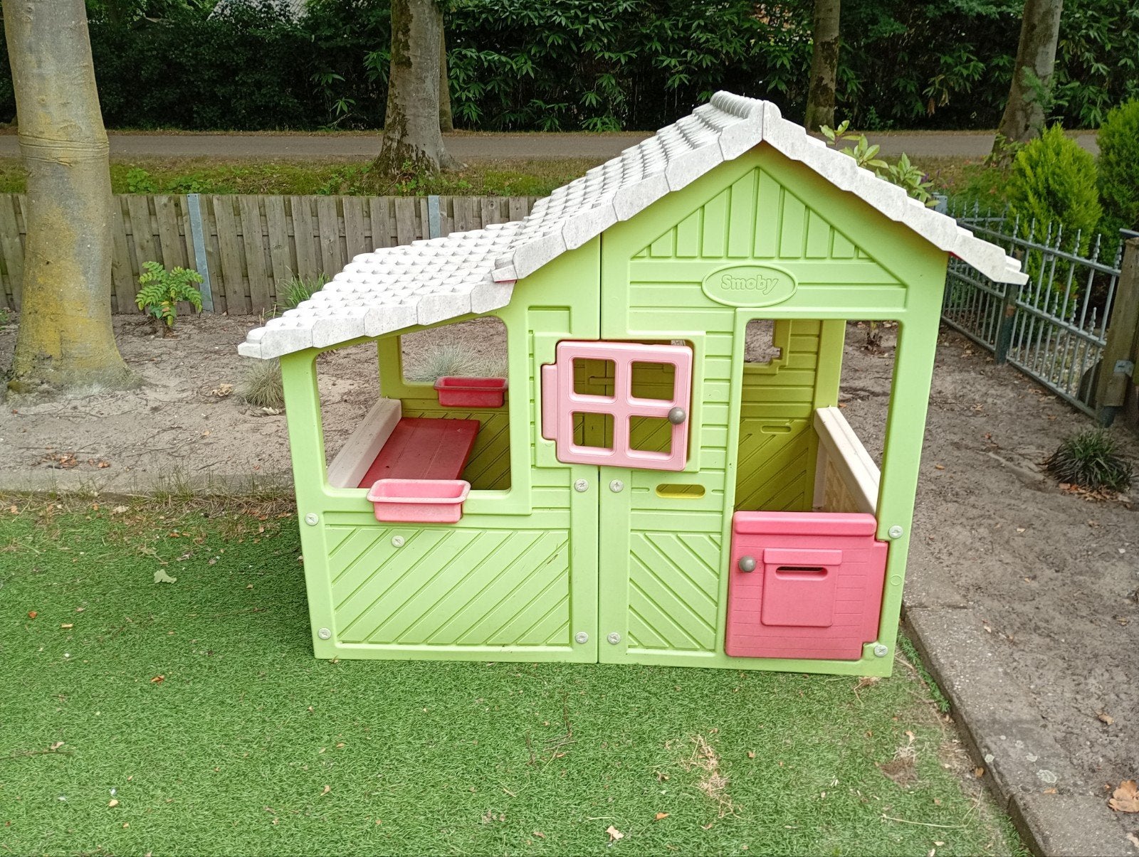 Smoby Speelhuisje en Glijbaan Set, Kinderen en Baby's, Speelgoed | Buiten | Speelhuisjes, Ophalen, Gebruikt, Kunststof