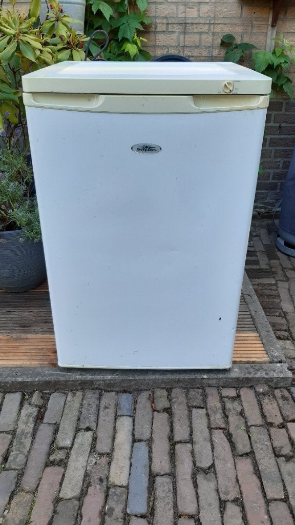 Vriezer tafelmodel in prima staat!, Witgoed en Apparatuur, Vriezers en Diepvrieskisten, Ophalen, Gebruikt, Minder dan 60 cm, Minder dan 85 cm