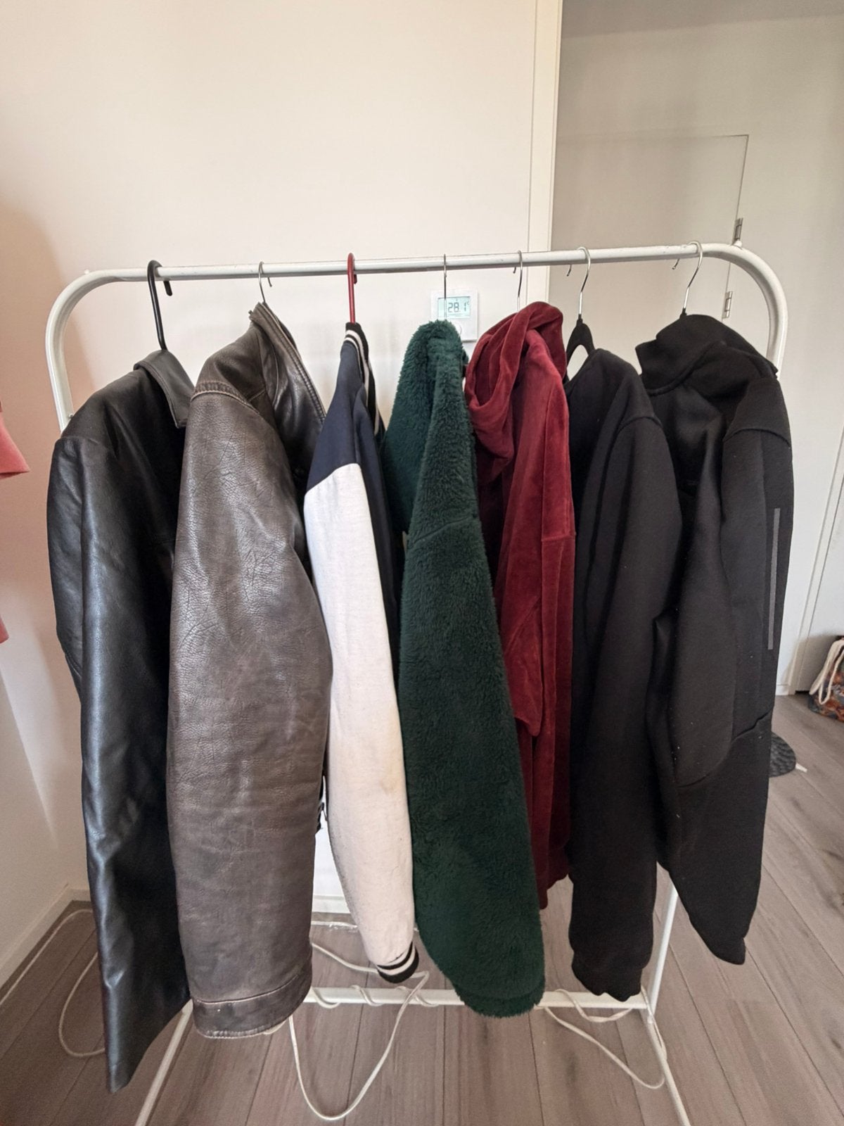 2 Leather Jackets + Puma + Decathlon Winter Bundle (M-XL), Kleding | Heren, Wintersportkleding, Ophalen, Zo goed als nieuw, Maat 56/58 (XL)