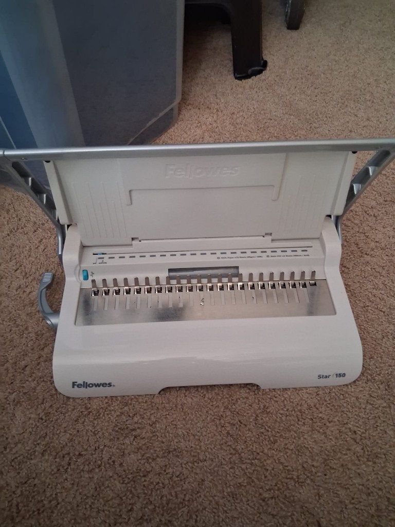 Fellowes Star 150 Inbindmachine (incl. plastic spiralen), Ophalen of Verzenden, Zo goed als nieuw