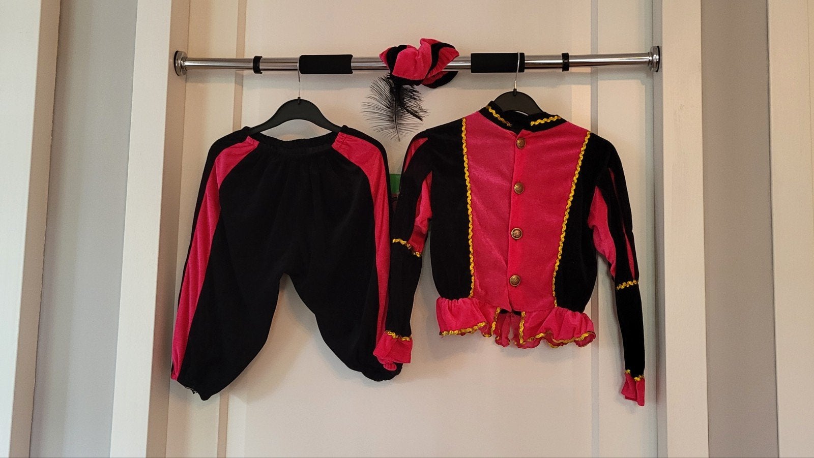 Pietenpak roze/zwart, Ophalen of Verzenden, Zo goed als nieuw, Jongen of Meisje