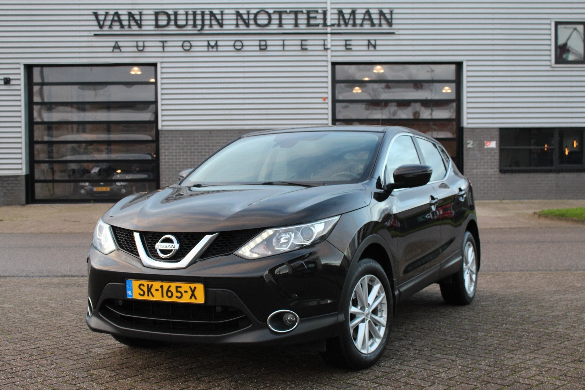 Nissan QASHQAI 1.2 N-Connecta / Navigatie / Camera / PDC, Auto's, Voorwielaandrijving, Stof, Gebruikt, 4 cilinders