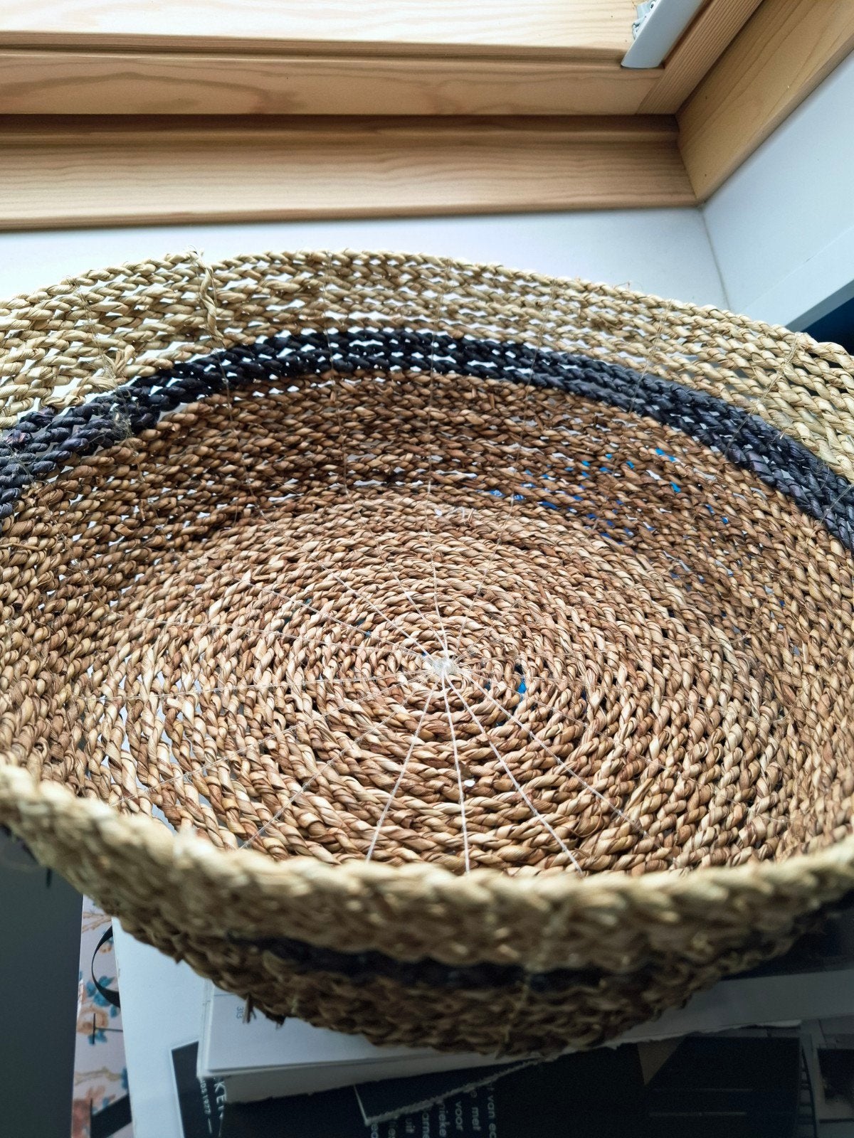 Decoratieve rieten mand/schaal, handgemaakt, Mand, Rond, Ophalen of Verzenden, Zo goed als nieuw