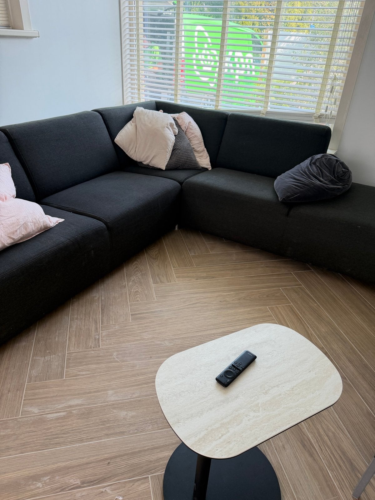 Comfortabele donkergrijze hoekbank, Ophalen, 250 tot 300 cm, Gebruikt, 100 tot 125 cm