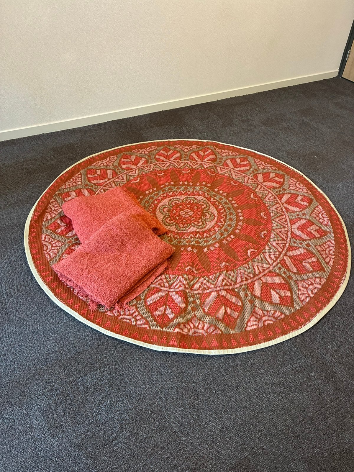 Buitenkleed koraalrood 175 cm, Ophalen, 150 tot 200 cm, Rond, Zo goed als nieuw