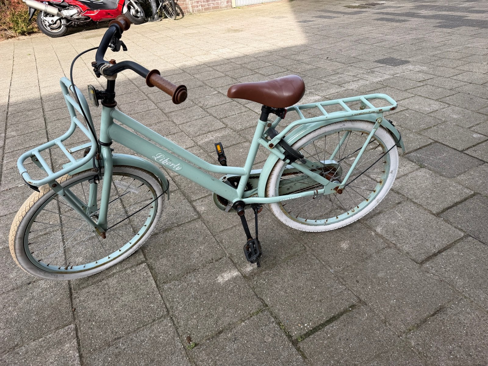 Liberty Meisjesfiets 20 inch - Lichtblauw met mand, Fietsen en Brommers, Fietsen | Meisjes, Ophalen, Terugtraprem, Gebruikt, Handrem