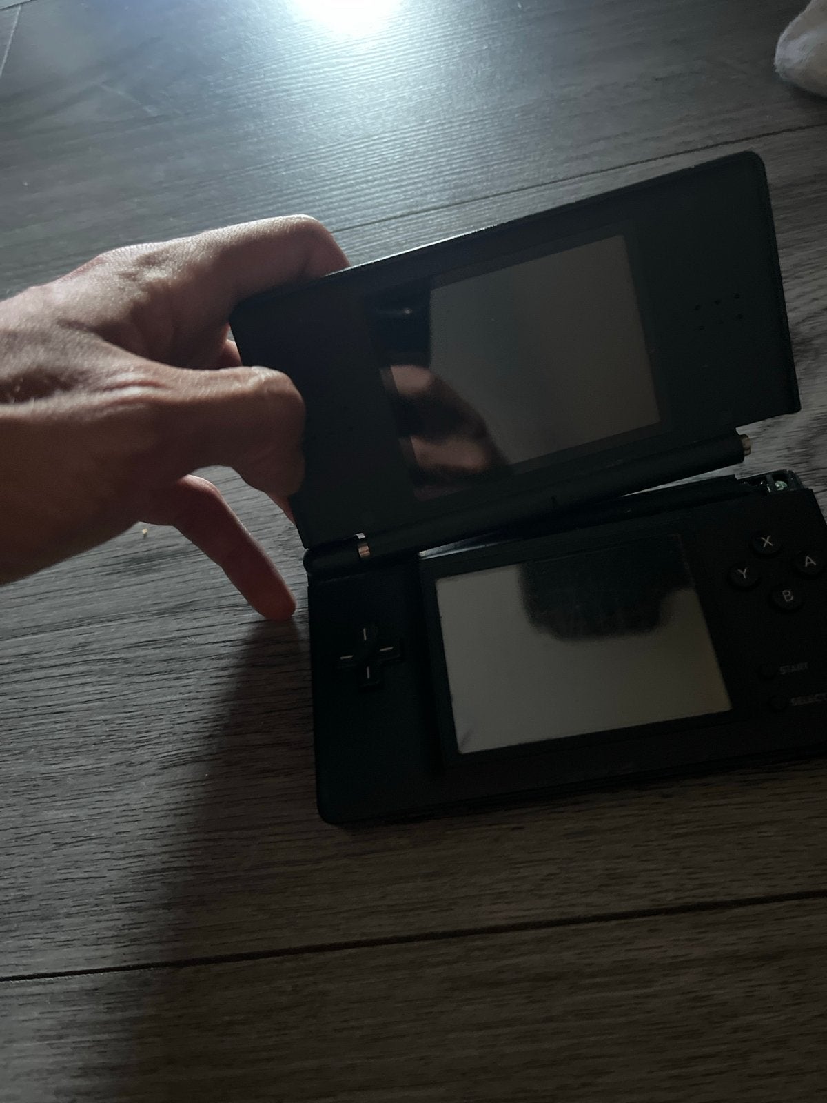 Nintendo DS Lite met gebroken scherm (voor onderdelen), Spelcomputers en Games, Ophalen of Verzenden, Niet werkend, Zwart, DS Lite