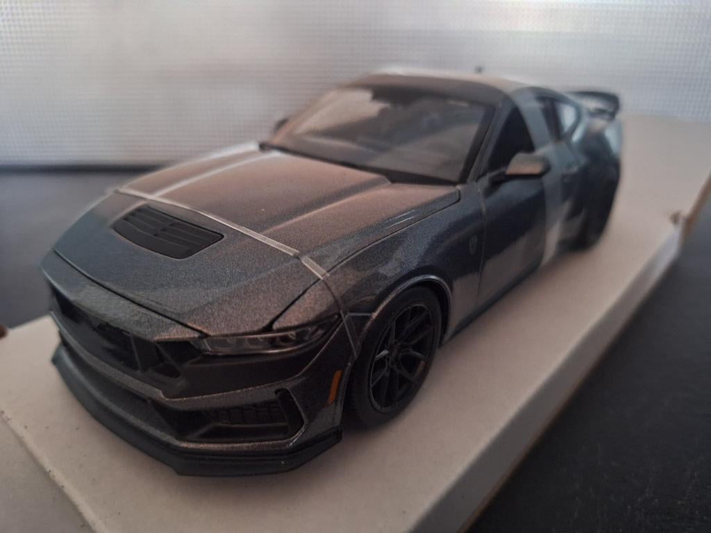 Ford Mustang Dark Horse 2024 Schaal 1:24, Maisto, Auto, Nieuw, Ophalen of Verzenden