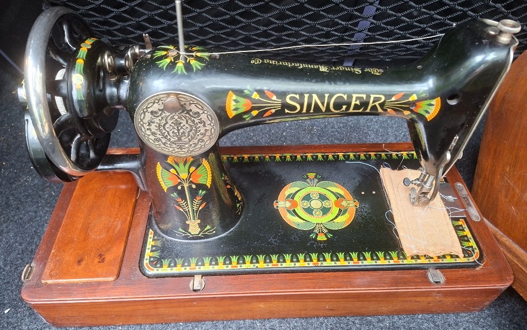Antieke Singer naaimachine, Ophalen