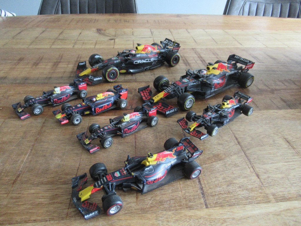 7 verschillende Burago Max Verstappen Red Bull Racing, Hobby en Vrije tijd, Modelauto's | 1:32, Gebruikt, Auto, Overige merken