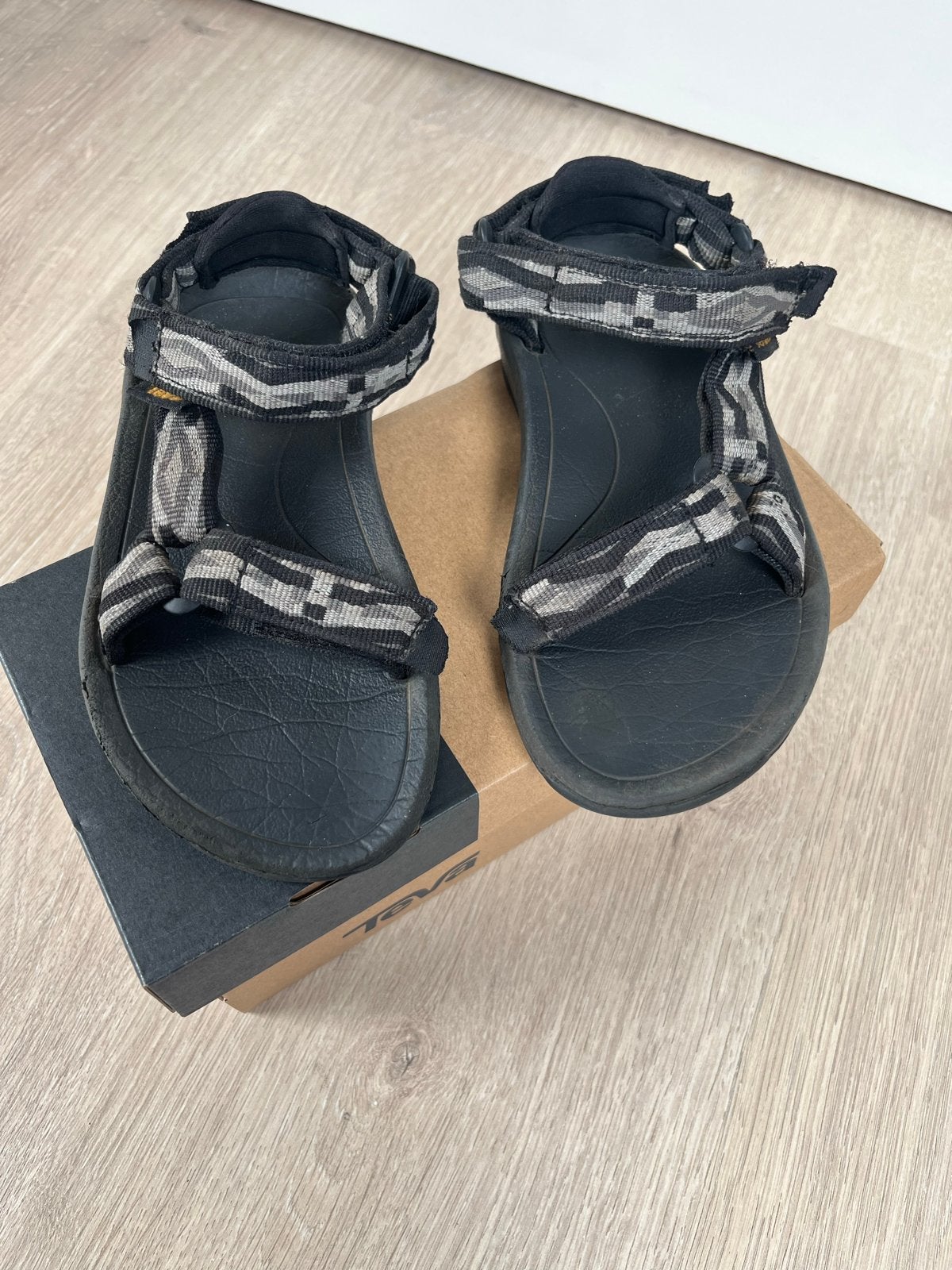 Teva sandalen maat 28. Nu 7,50, Ophalen of Verzenden, Zo goed als nieuw, Jongen of Meisje, Overige typen