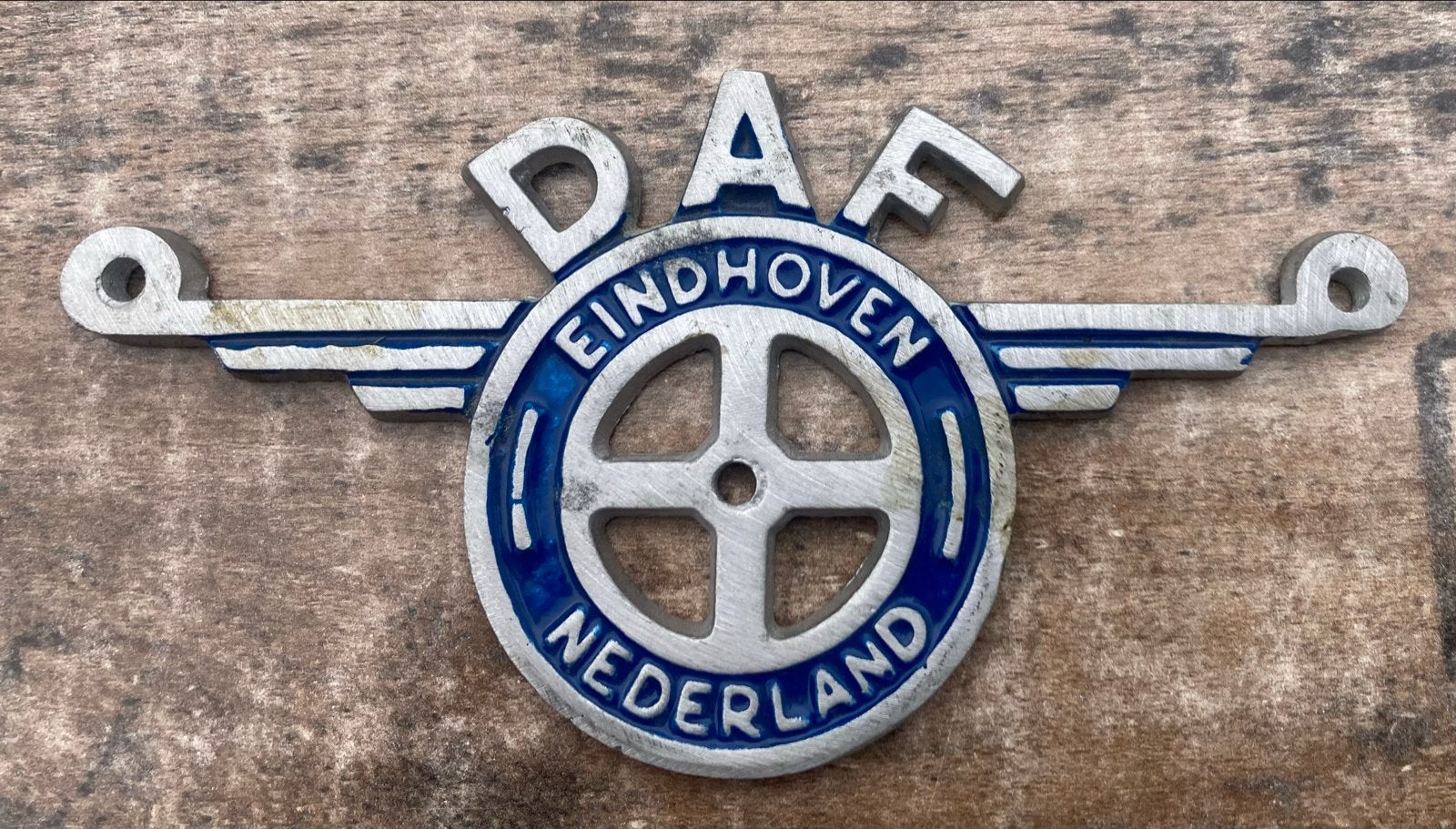 DAF embleem 10 x 15 cm aluminium - Uit oude verzameling, Auto-onderdelen, Ophalen of Verzenden, Gebruikt, Overige automerken