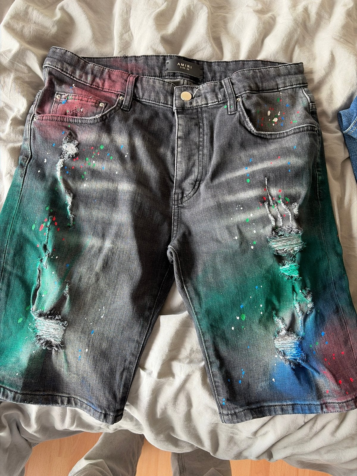 Amiri Paint Splatter Distressed Denim Shorts, Kleding | Heren, Spijkerbroeken en Jeans, Ophalen, Zo goed als nieuw, Overige kleuren