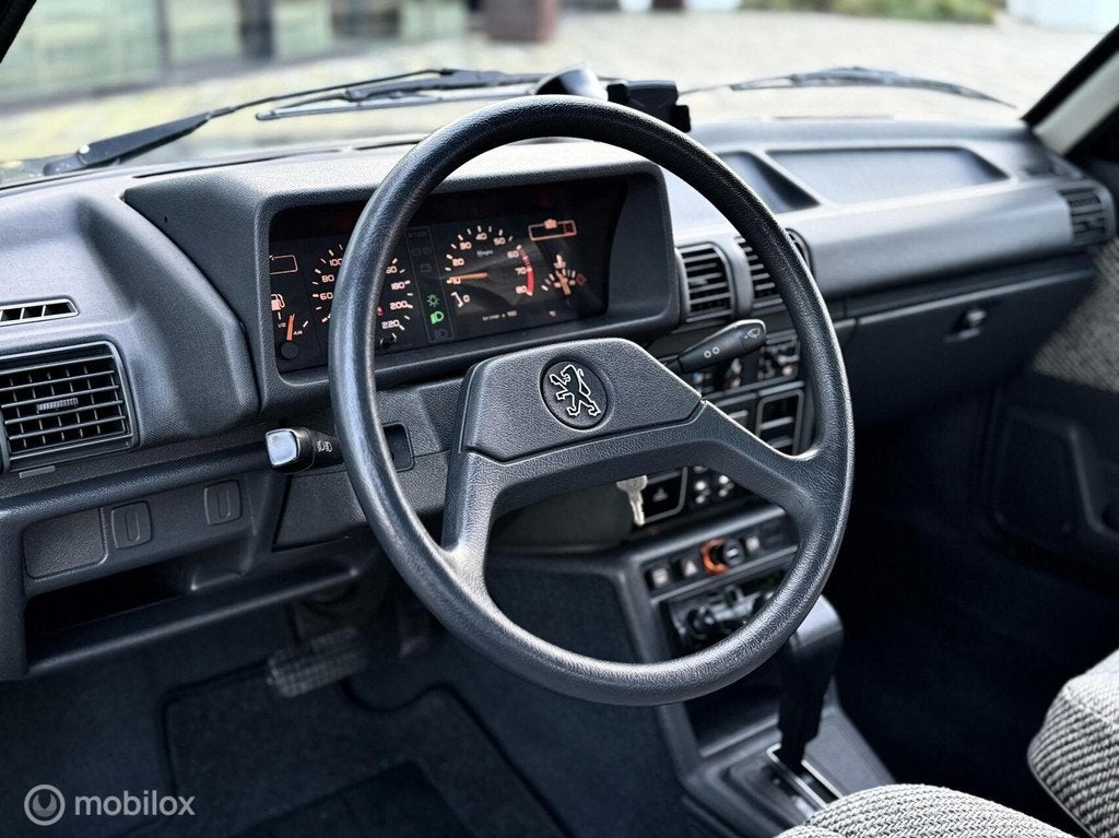 Peugeot 305 Automatic, Auto's, Peugeot, Trekhaak, Stof, Gebruikt, Overige modellen