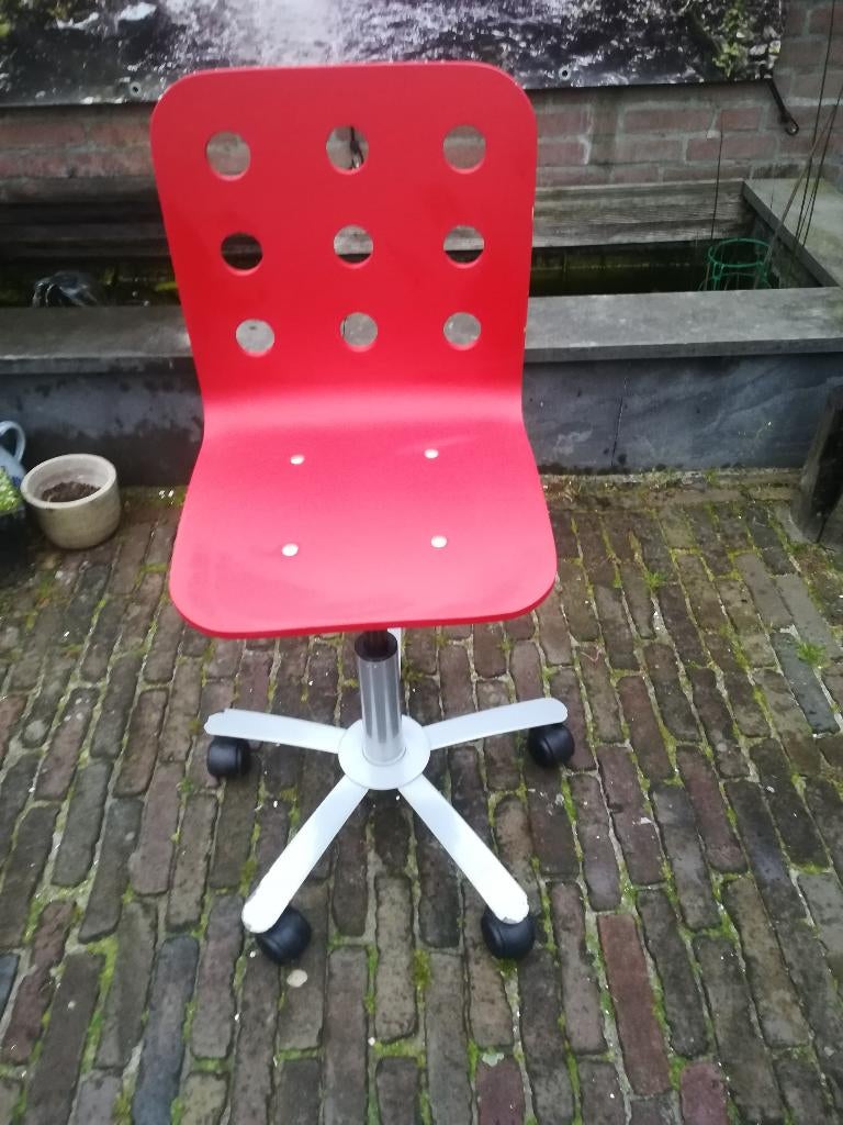 Rode kinderbureau stoel ( ikea), Kinderen en Baby's, Kinderkamer | Tafels en Stoelen, Ophalen, Gebruikt, Stoel(en)