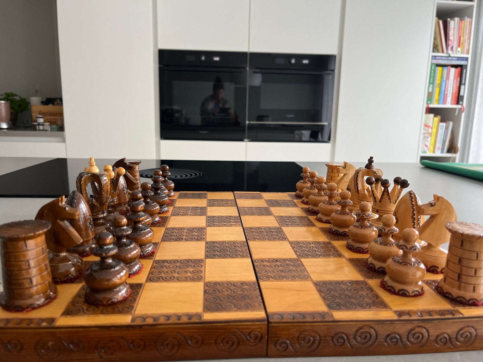 Handgemaakt houten schaakspel, Hobby en Vrije tijd, Een of twee spelers, Ophalen of Verzenden, Zo goed als nieuw, Reisspel