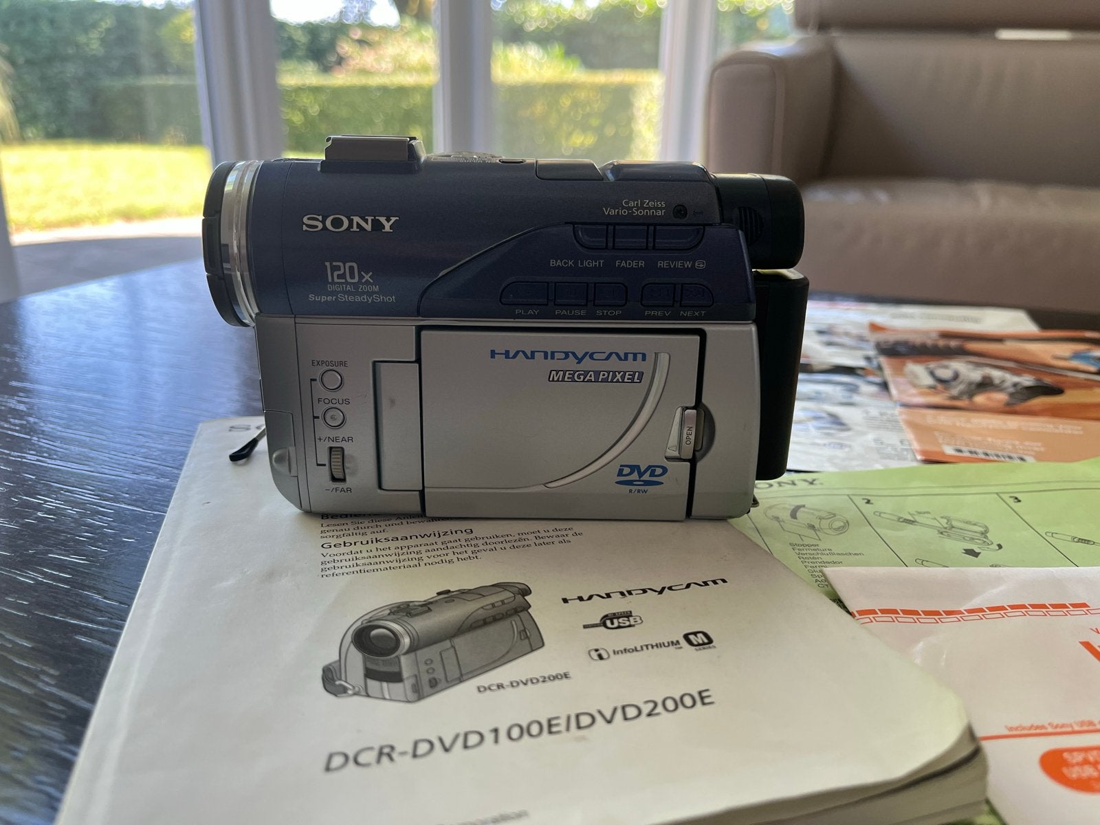 Sony DCR-DVD100 Handycam Mega Pixel DVD Camcorder, Audio, Tv en Foto, Videocamera's Digitaal, Dvd, Zo goed als nieuw, Sony, Camera