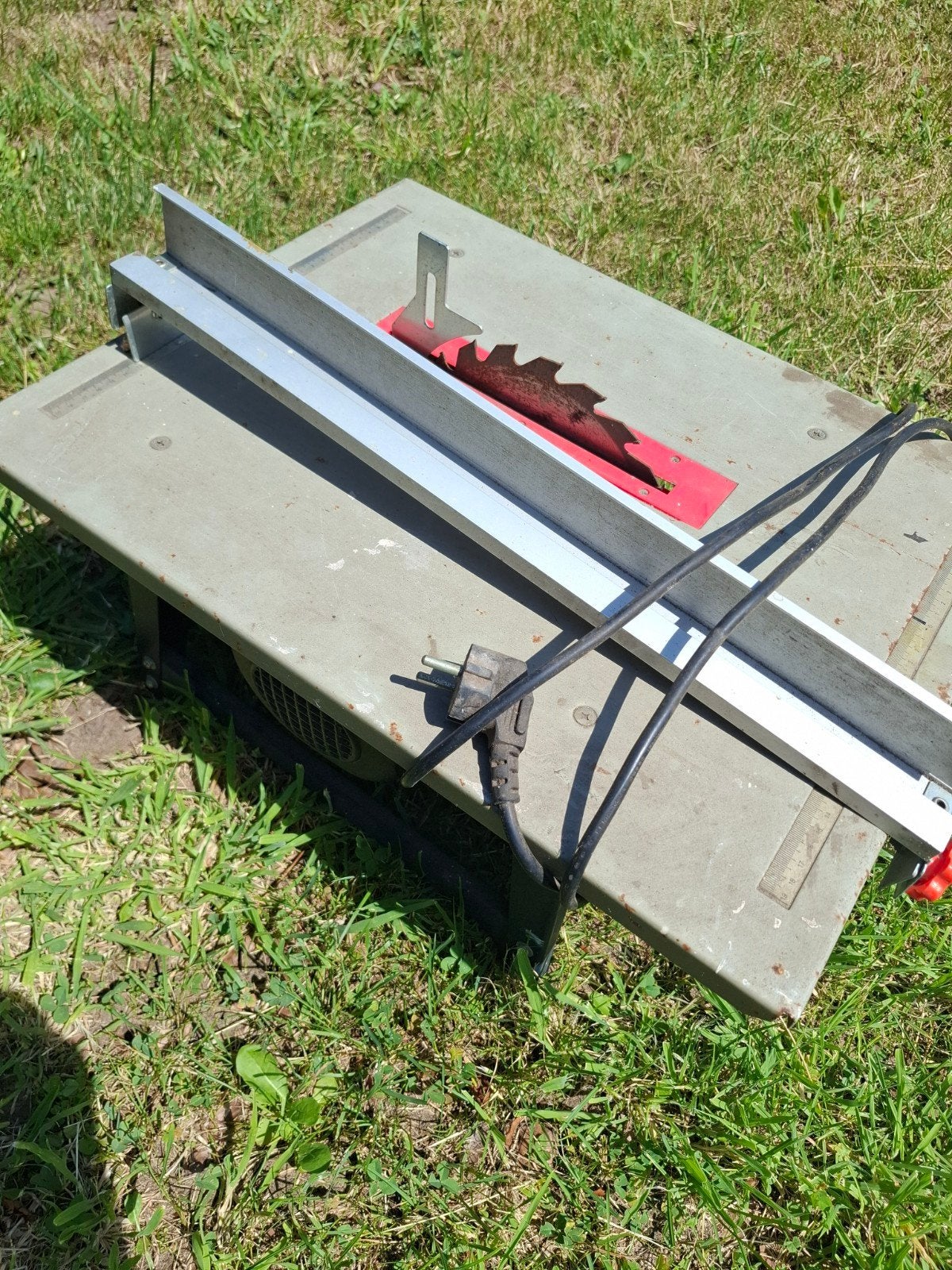 FERM FZB-205/720 Cirkelzaag - Werkt nog, Doe-het-zelf en Verbouw, Gereedschap | Zaagmachines, Ophalen, Gebruikt, Cirkelzaag, 600 tot 1200 watt