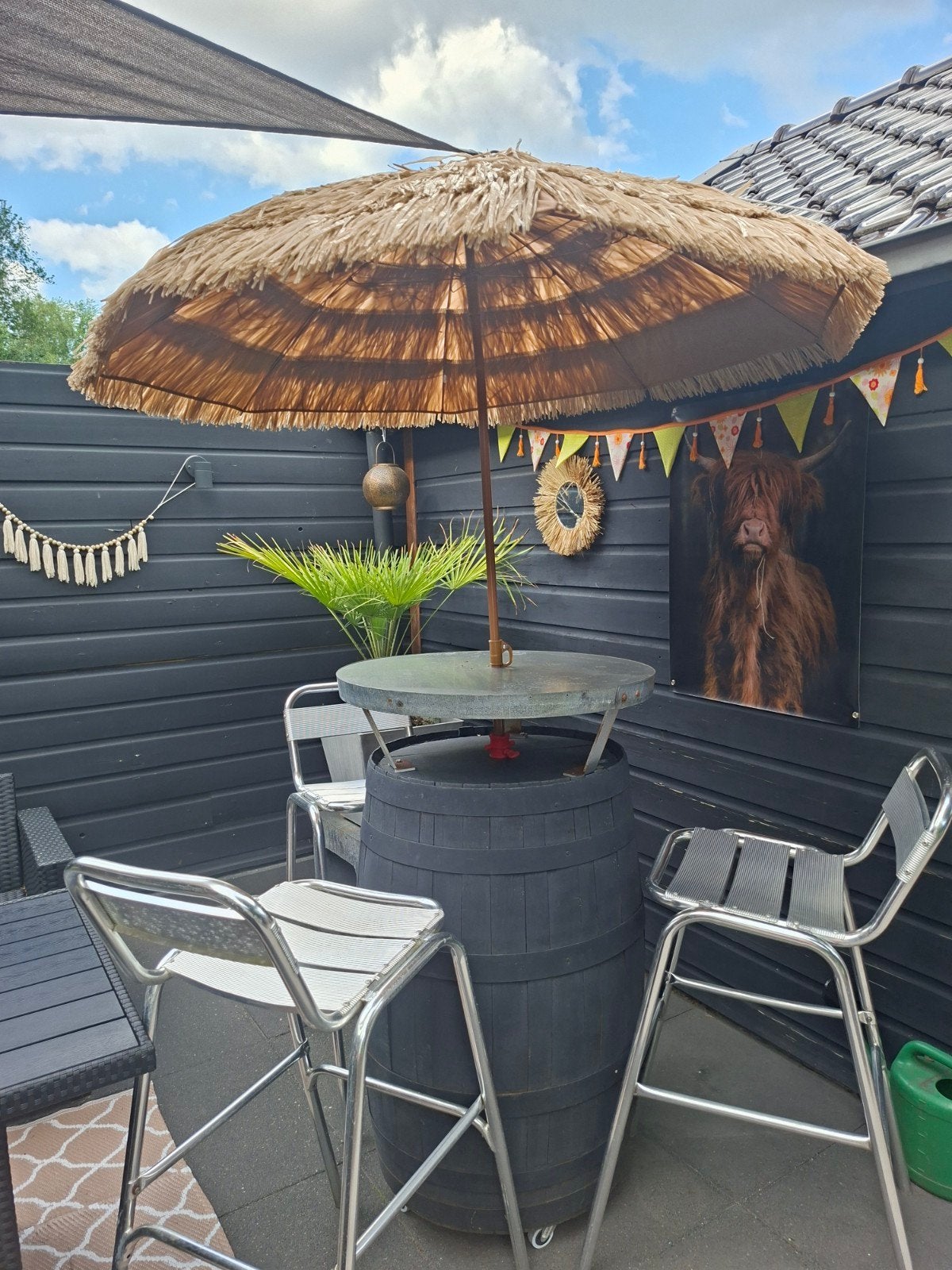 Parasol met 3 krukken en statafel, Ophalen of Verzenden, Gebruikt, 2 tot 3 meter, Stokparasol