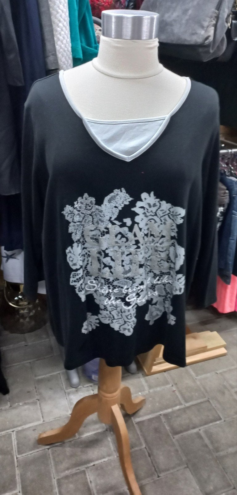 Janina Zwart Shirt met Kantprint en Strass - Maat 50, Zwart, Maat 46/48 (XL) of groter, Ophalen of Verzenden, Zo goed als nieuw
