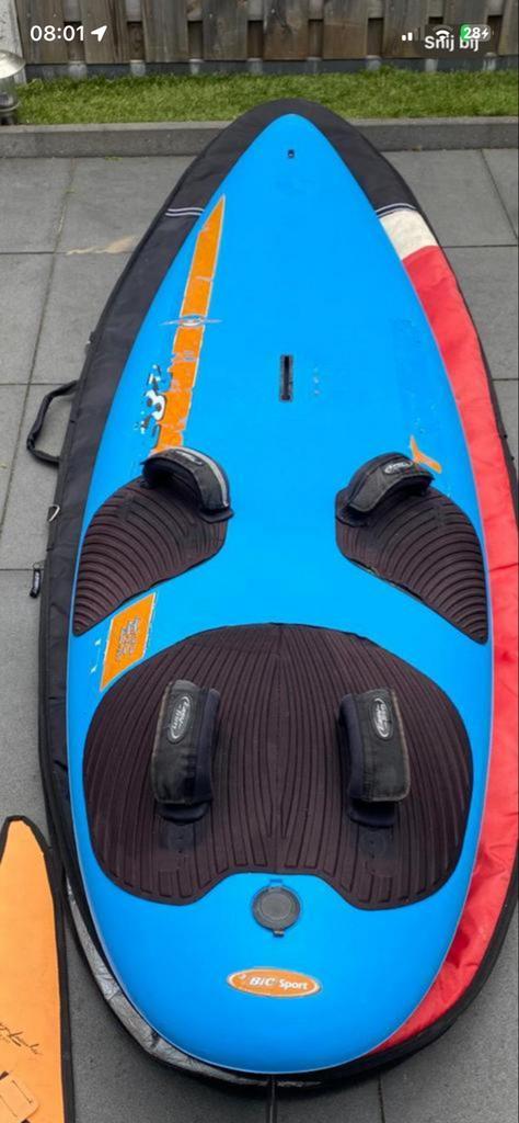 Complete windsurfset: plank, zeilen, masten en gieken, Watersport en Boten, Ophalen, 250 tot 300 cm, Gebruikt, Met vin(nen)